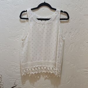 BKE Cream and Gold Sleeveless Blouse Tulip Back with Lace Hem